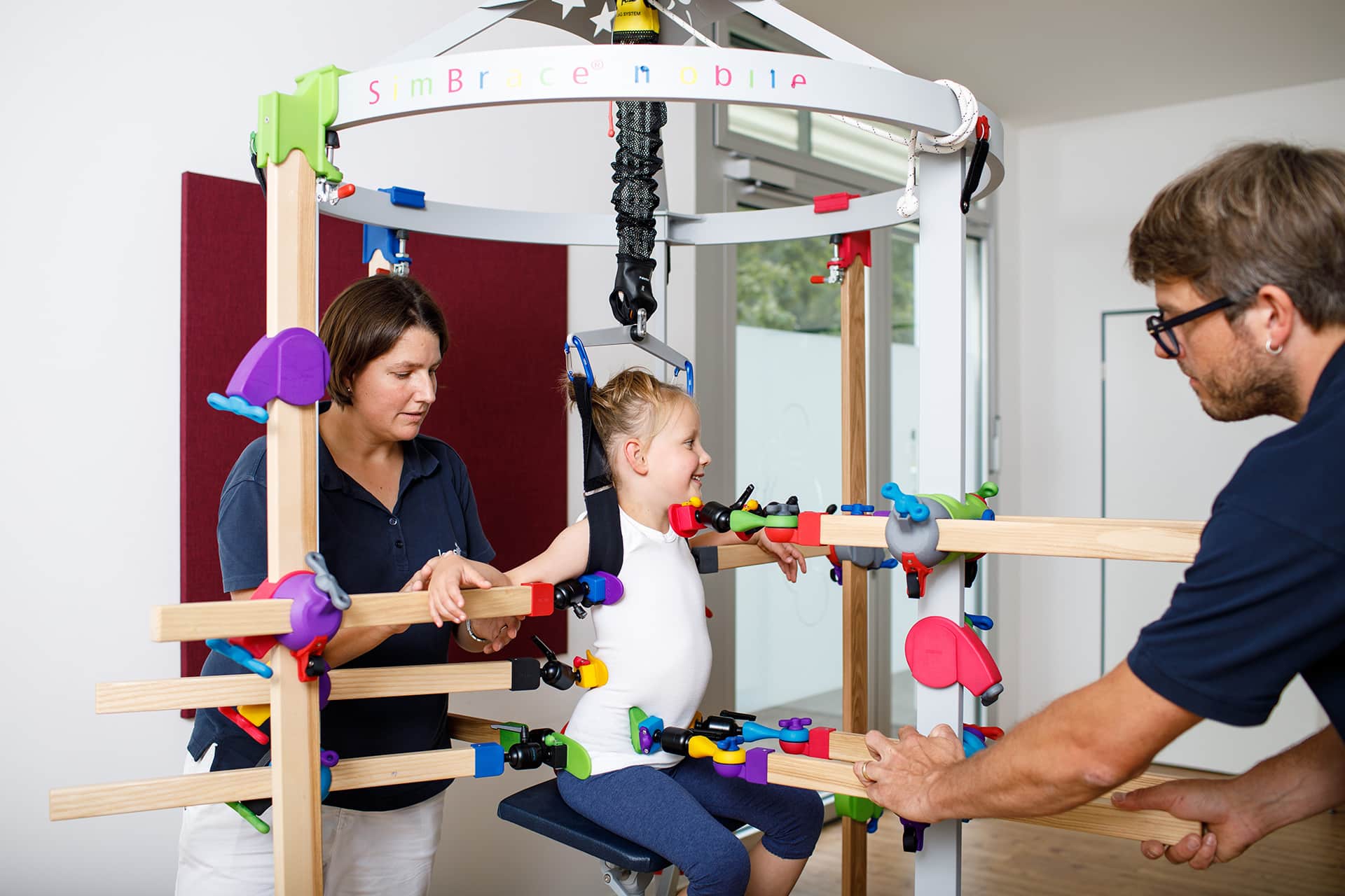 Anpassen der Pelotten zur Simulation einer korrigierten Wirbelsäule. SimBrace - exklusiv bei Laufwerk